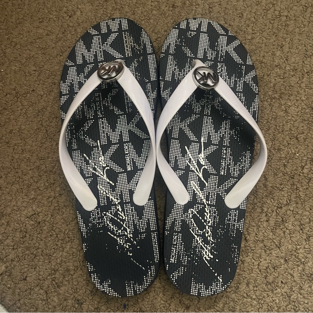 michael kors flip flops
